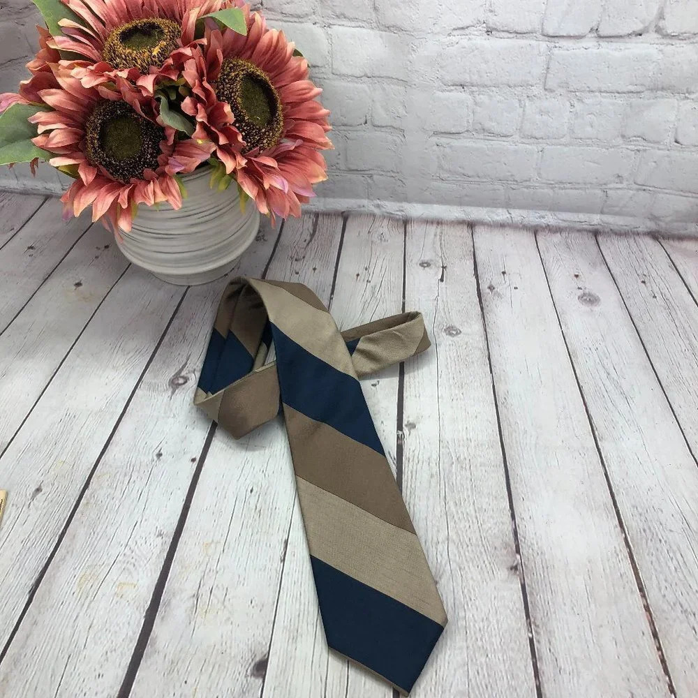 Oscar de la Renta diagonal stripe neck tie